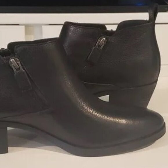 Vionic Cecily - Black Leather Ankle Booties NWOB - Picture 2 of 11